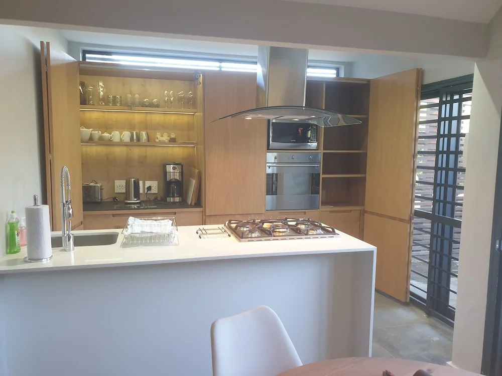 Small Cottage With sep Bedroom, Specious Bathroom, Lounge and Open-plan Kitchen