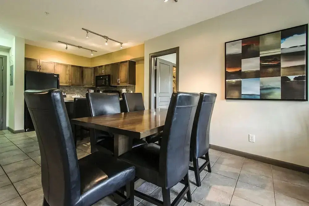 Gorgeous Two Bedroom Two Bath Plus Den by Elevator #249