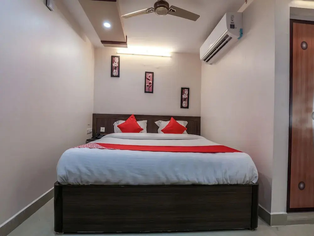 OYO 14126 Vizag Grand