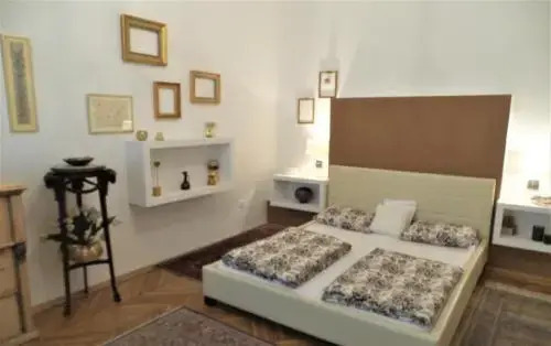 Gold Pearl Apartment 2 rooms at St Stephen s Basilica