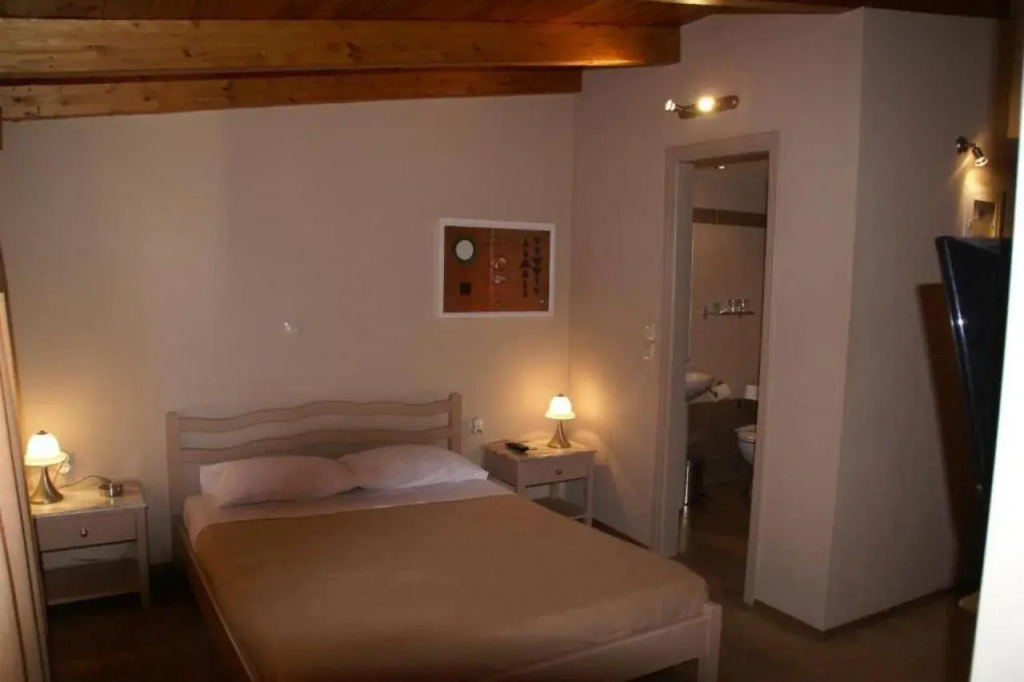 Yria Hotel
