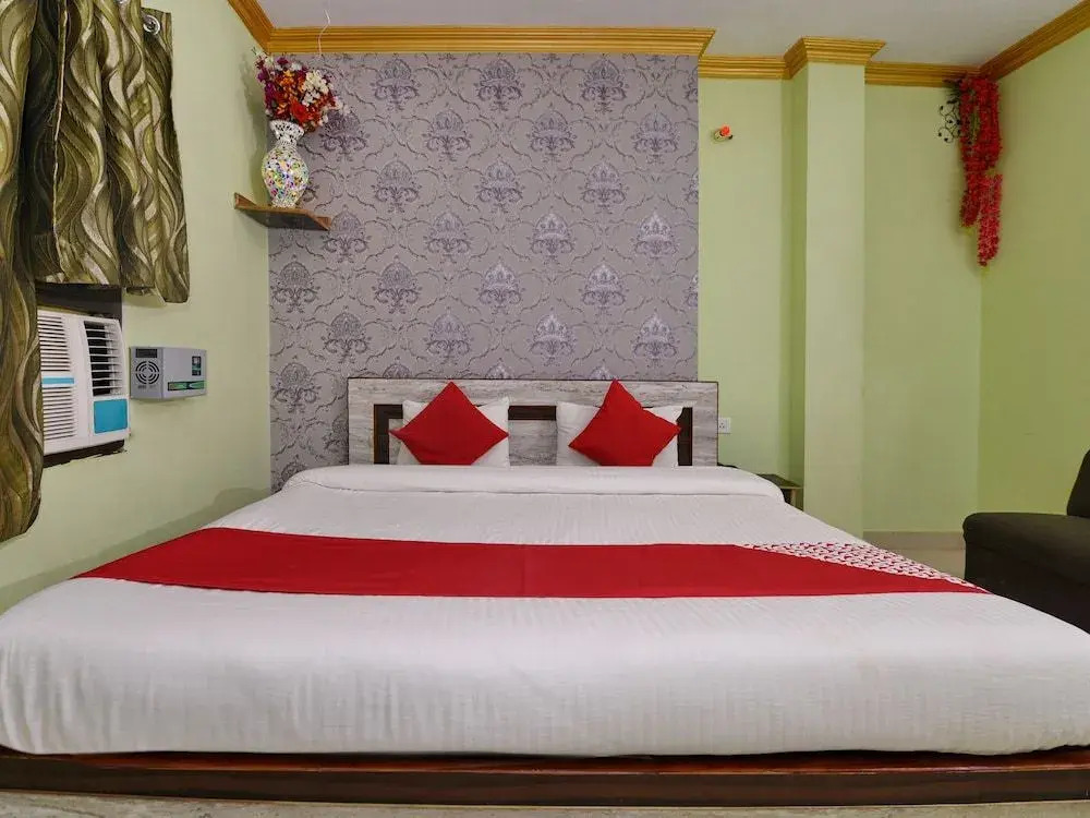 OYO 13588 Mahaveer International