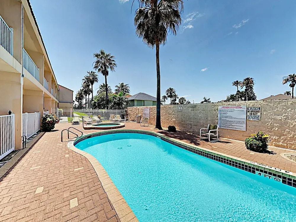 Charming At The Dolphins W/ Pool & Hot Tub 2 Bedroom Condo
