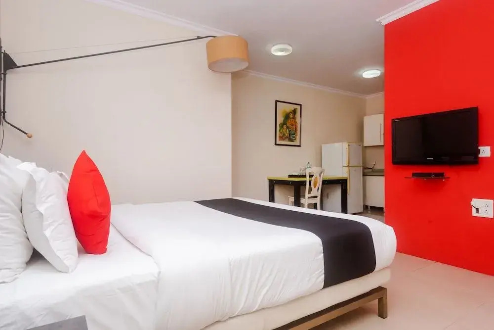 Capital O 40728 Bollywood Design Hotel