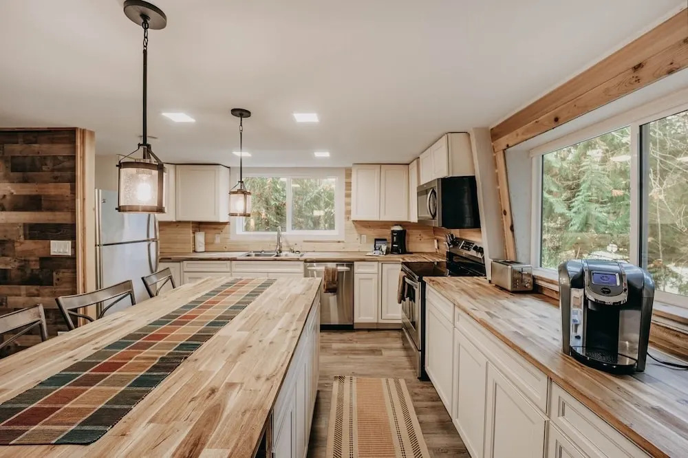 78mbr - Wood Stove - Wifi - Pets Ok - Bbq - Sleeps 6 1 Bedroom Home by RedAwning