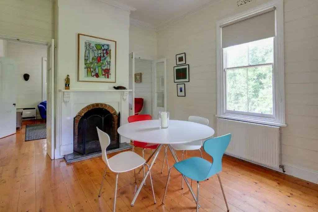 Palm Cottage - Pet Friendly Victorian Cottage