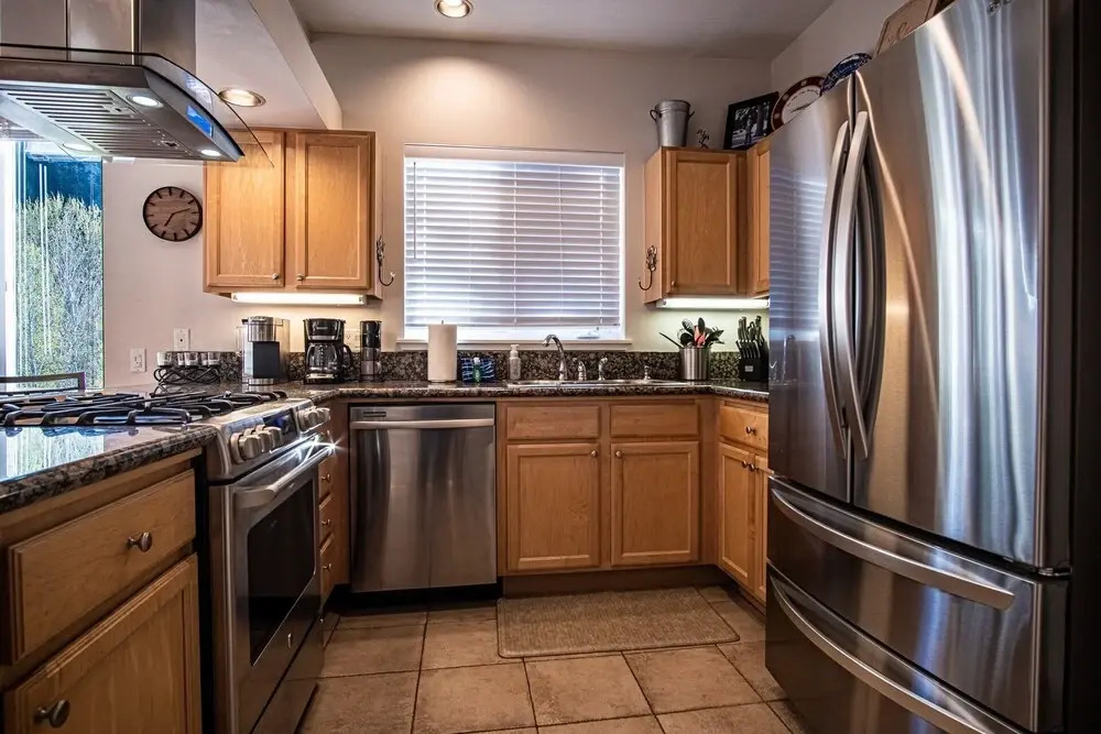 Snow Star Skylight - 3BD 3BA - Hot Tub, Gym, Walk to Ski!
