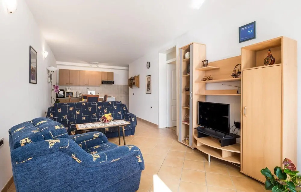 Stunning Apartment in Icici With Wifi and 1 Bedrooms