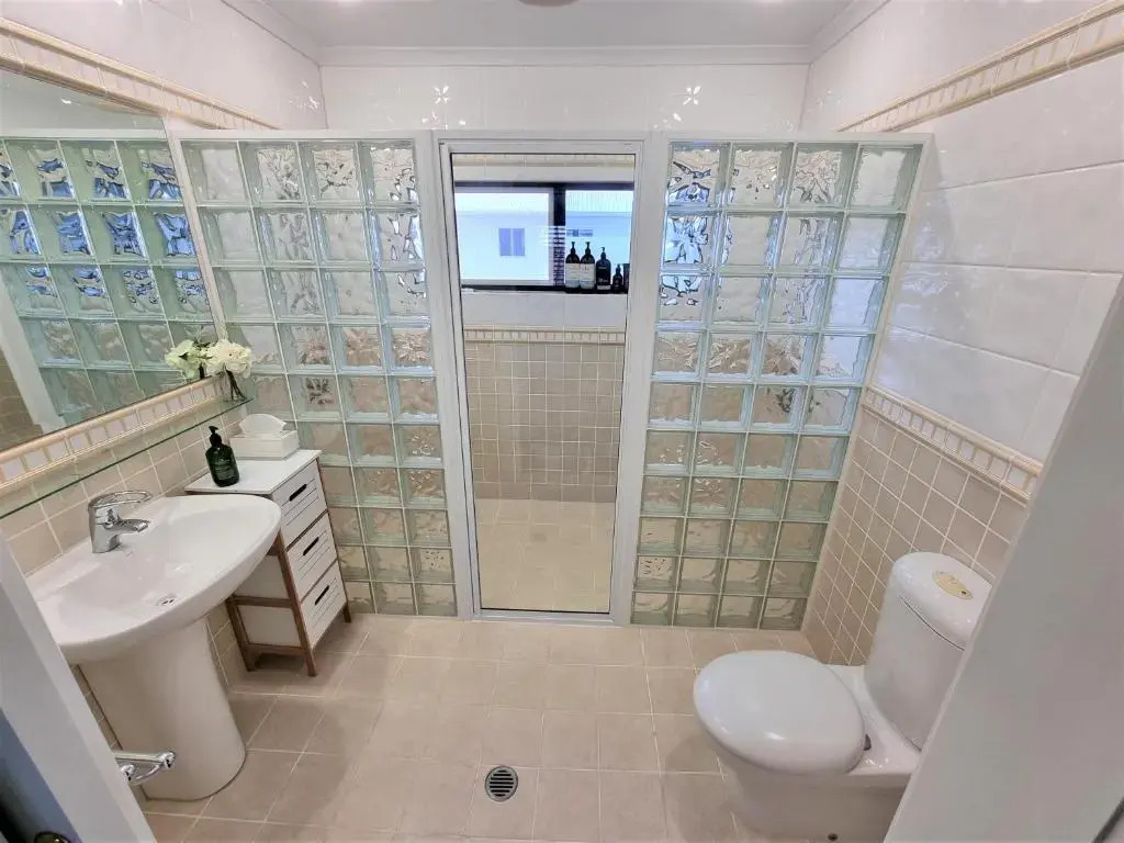 Willow Garden Stays Cairns - Beachfront 4 Bedroom Luxury Holiday Home