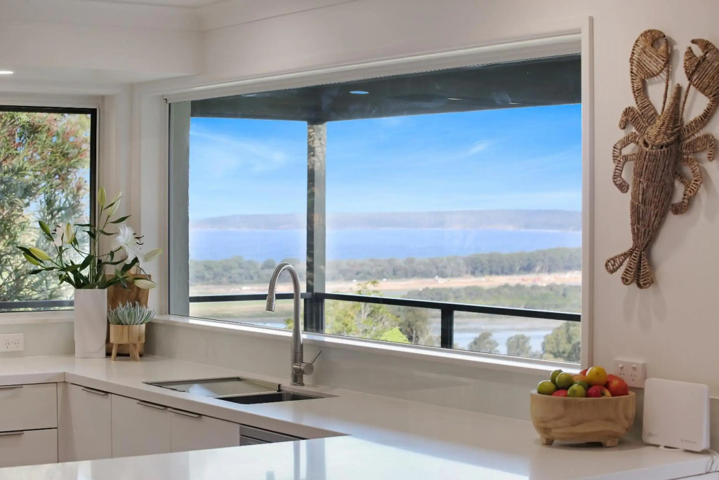 Rosies Seaview-Lake to ocean view