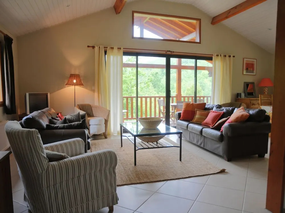 Secluded holiday home with dishwasher, close to Sarlat