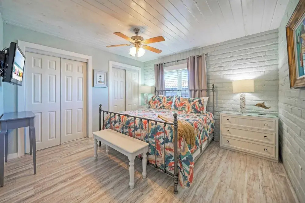 Sleeps 20 3 Condos w/ Beach Access, Pool, Tennis Courts Sea Sands Complex