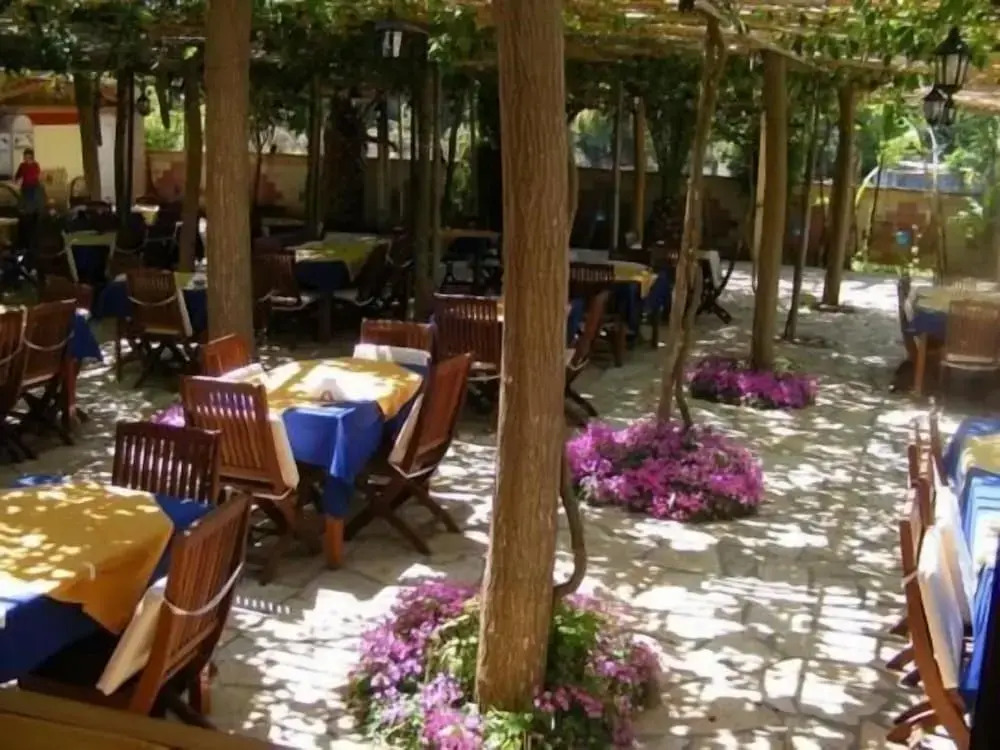 Lintzi Hotel