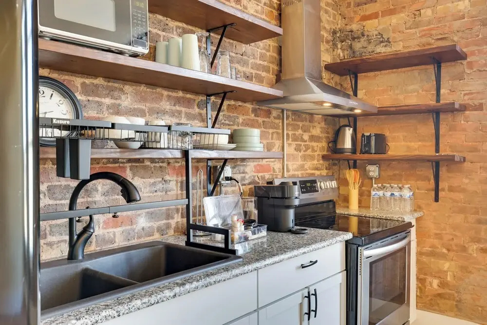 Shop, Dine & Unwind at Historic Dtwn Marshall Apt