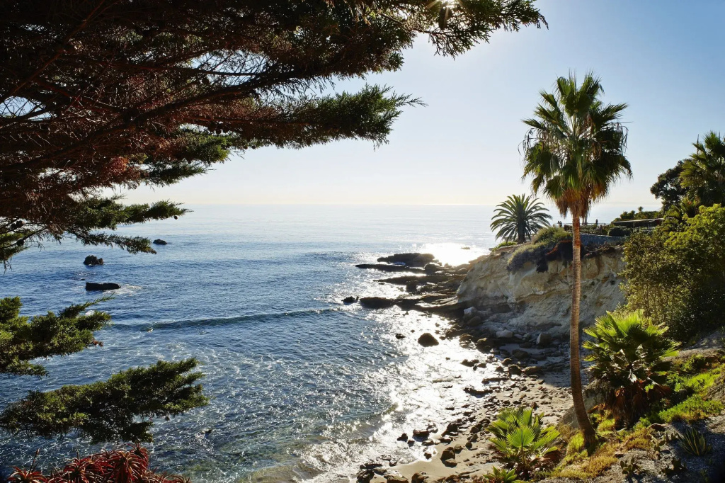 Casa Loma Beach Hotel