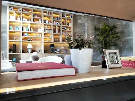 Huashun Hotel