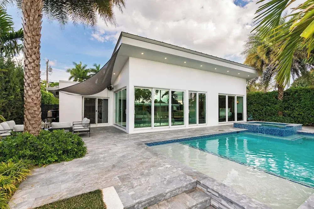 Luxury Waterfront Home w/ Pool, Hot Tub & Dock Near Las Olas Gulfstream