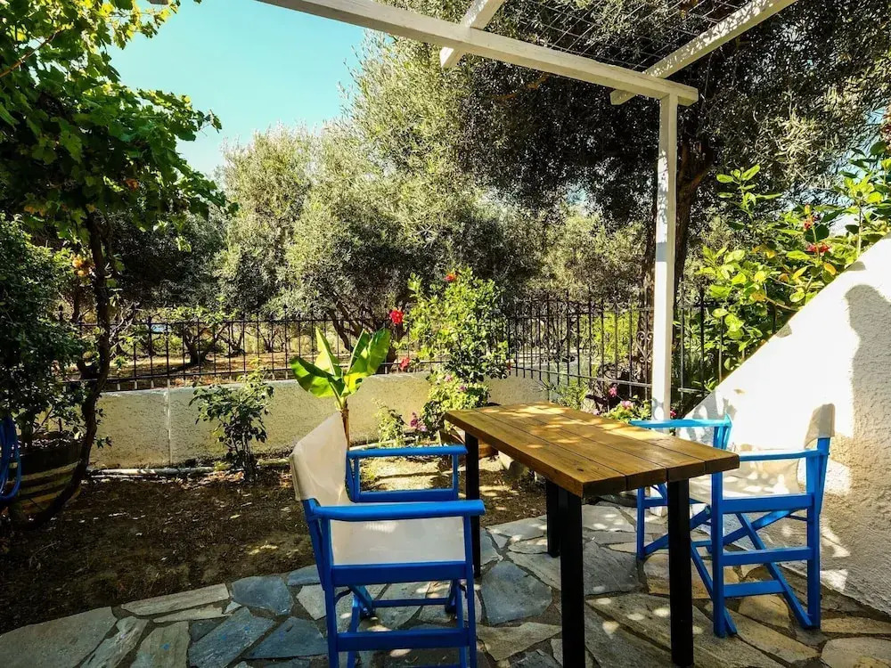 Pretty Holiday Home with Lotus Garden & Terrace near Sea Beach