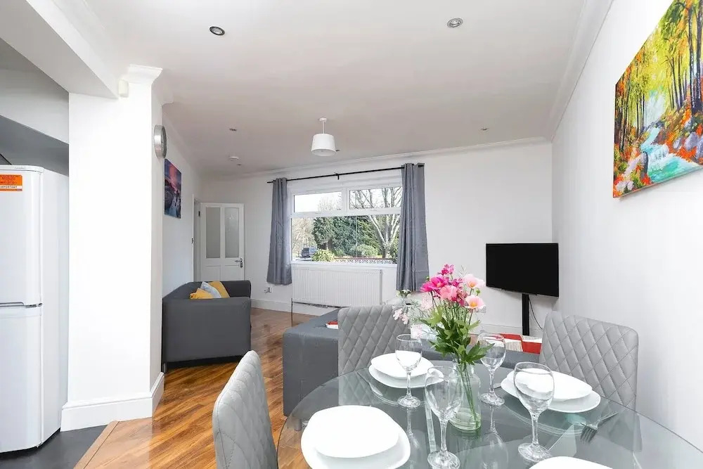 Skyvillion - Enfield 4bed House W Garden & Parking