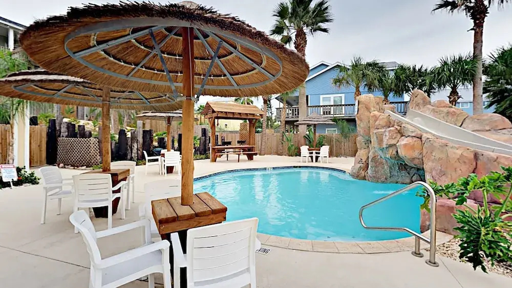The Savvy Pelican 4 Bedrooms 3 Bathrooms Condo