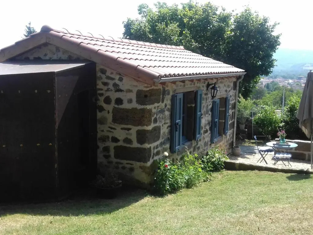 Cabane de Vigne en Auvergne pour Escapade Romantique - FR-1-582-74
