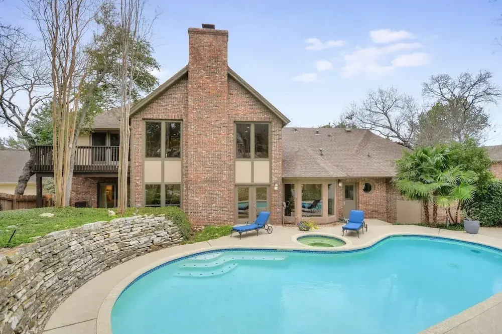 The Authentic Brickwood Retreat 4 Bedroom Home