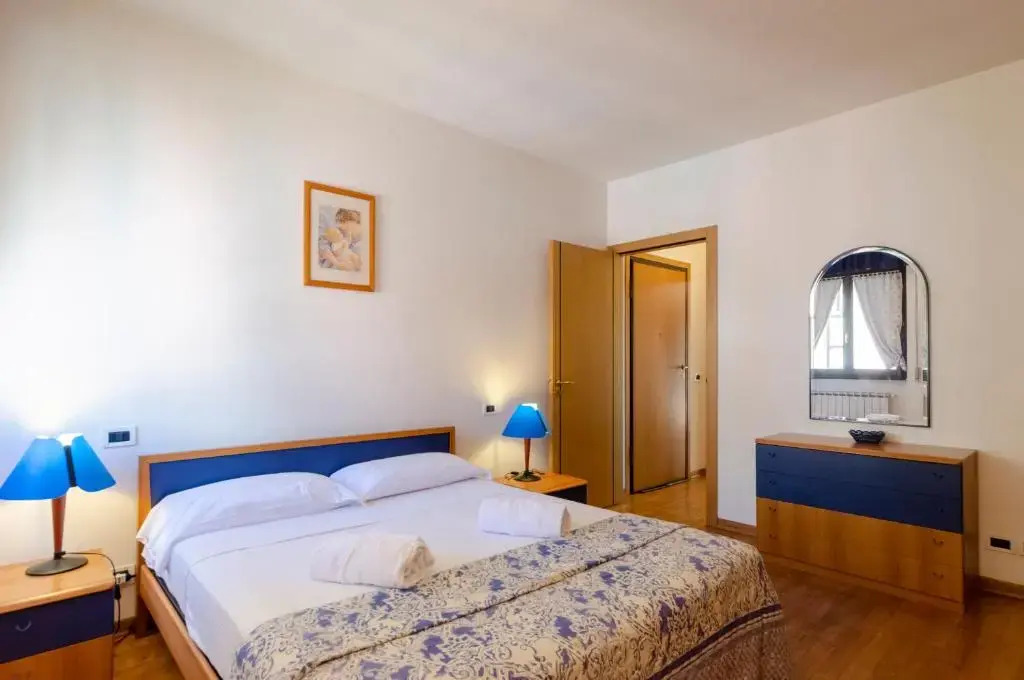 ALTIDO Apt for 4, with Private Rooftop Terrace and View