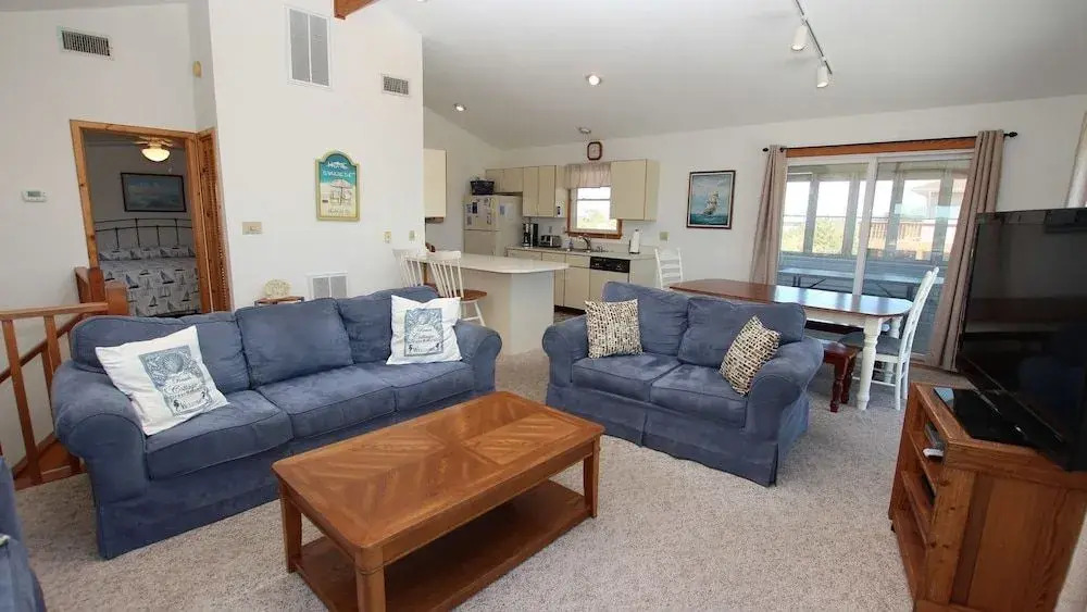 Momma's Happy, Daddy's Broke - 4 Br home by RedAwning