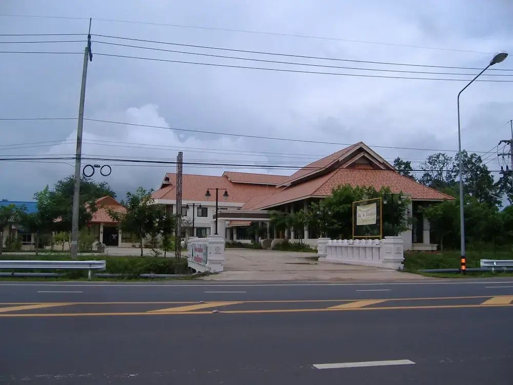 LJ the Emerald Hotel