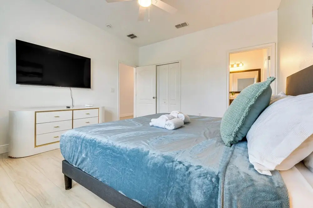 Balmoral Resort Home: Private Pool w/ Lake Views!