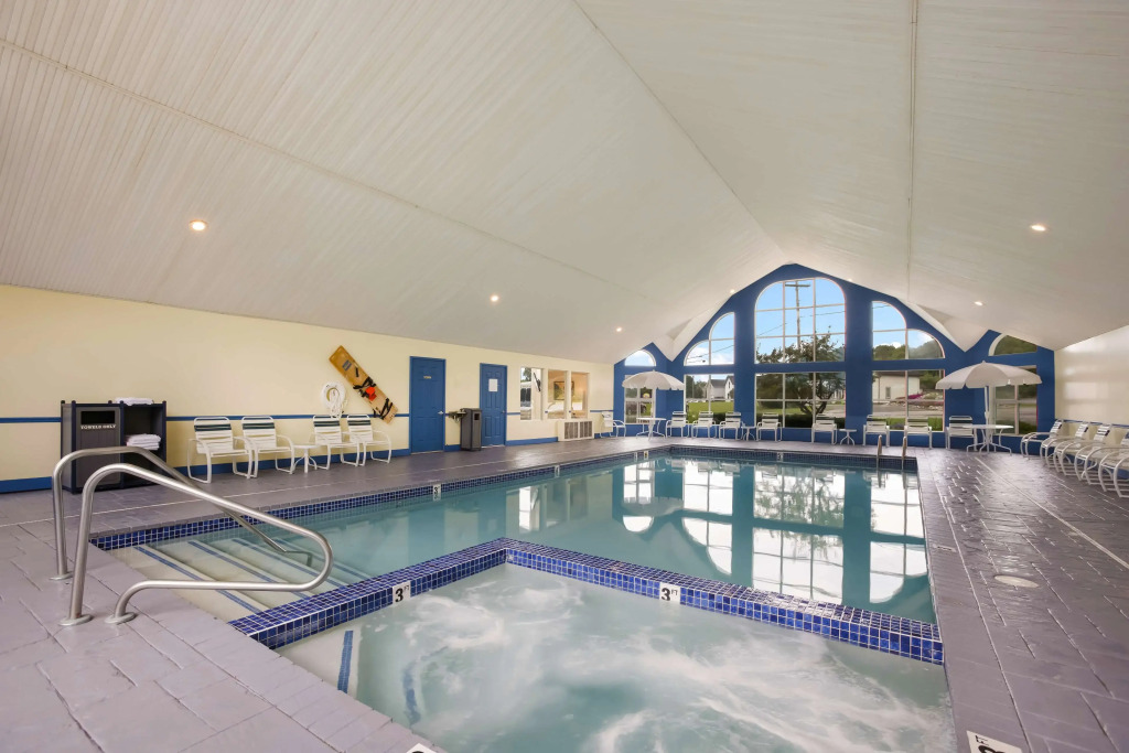 Best Western Harbour Pointe Lakefront