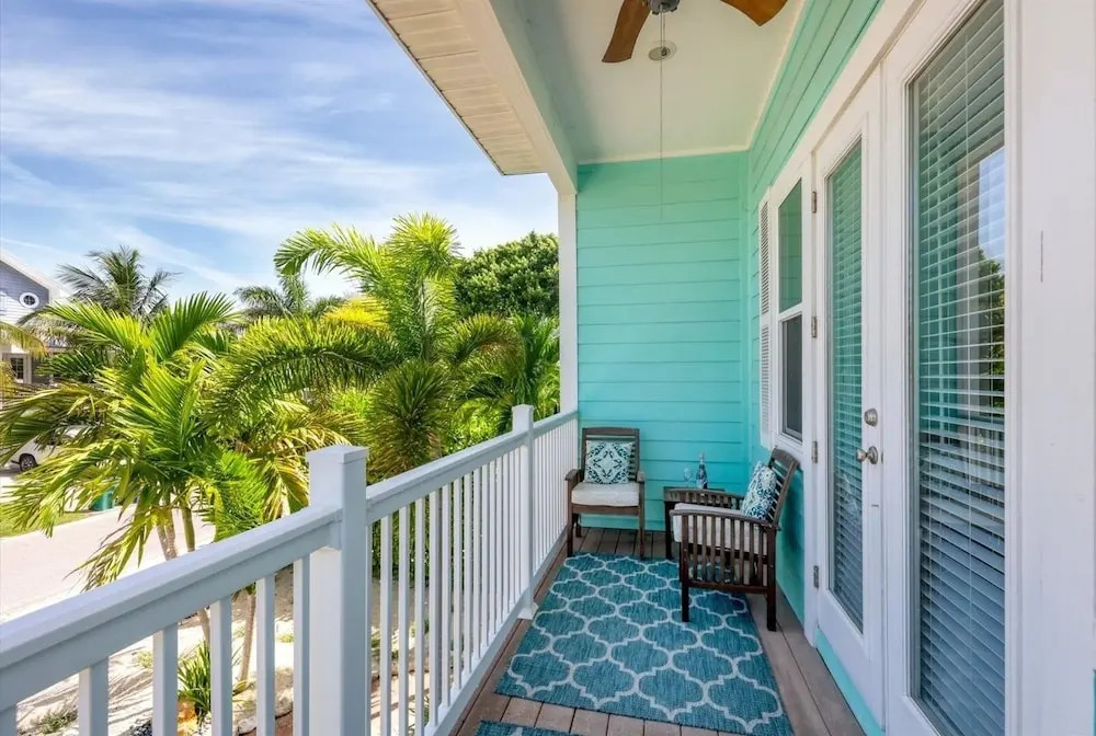 Aqua Vista 4 Bedroom Home by RedAwning