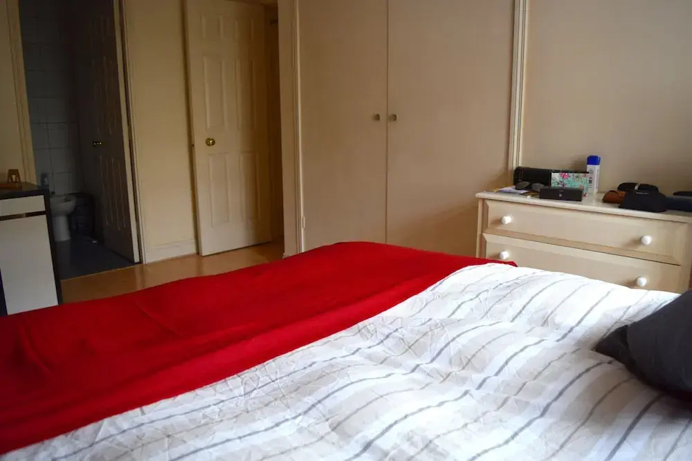 Elegant 2 Bedroom Apartment Near Hyde Park