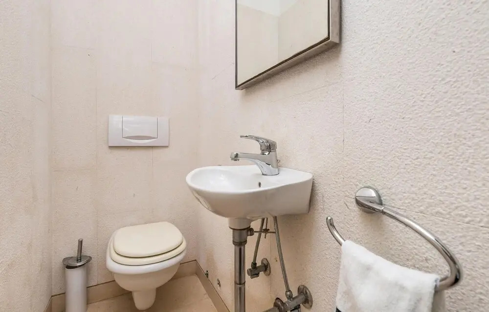 5 Bedroom Awesome Home In Pag