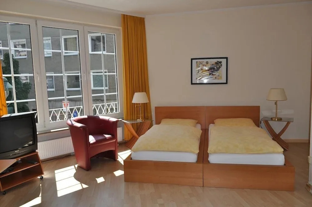 Düsseldorf Center Apartments