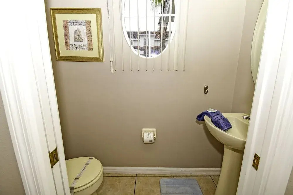 T914BD Hillside Courtyard 4 Br villa by RedAwning