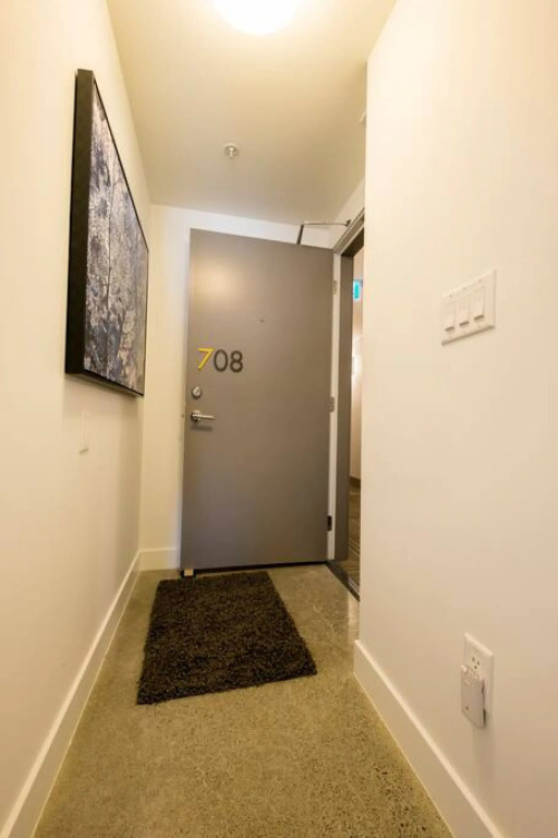 Pender Modern Studio on the Edge of Downtown Chinatown