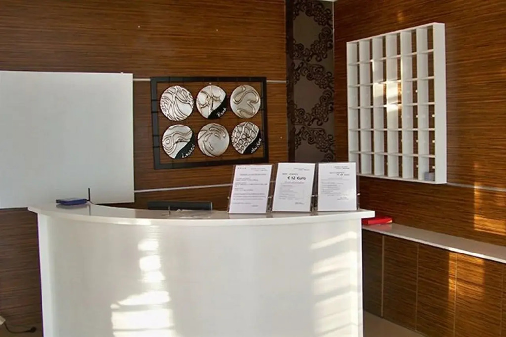 Paradise Hotel