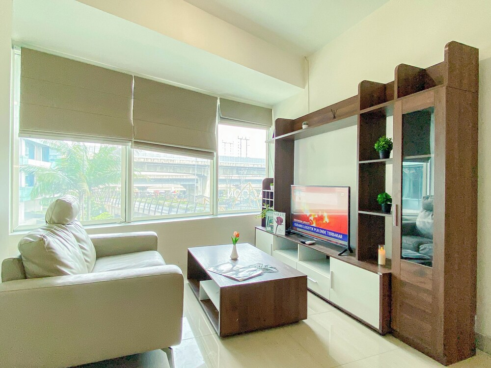 Comfy and Spacious 3BR with Extra Room Grand Kamala Lagoon Apartment By Travelio