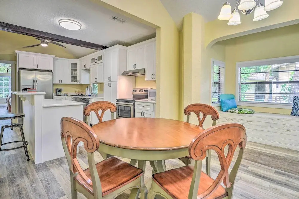 Family Home: Walk to Downtown & Stetson Univ!