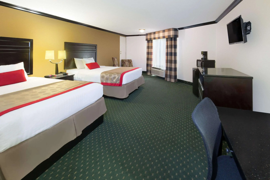 Ramada by Wyndham Ontario Airport & Convention Center