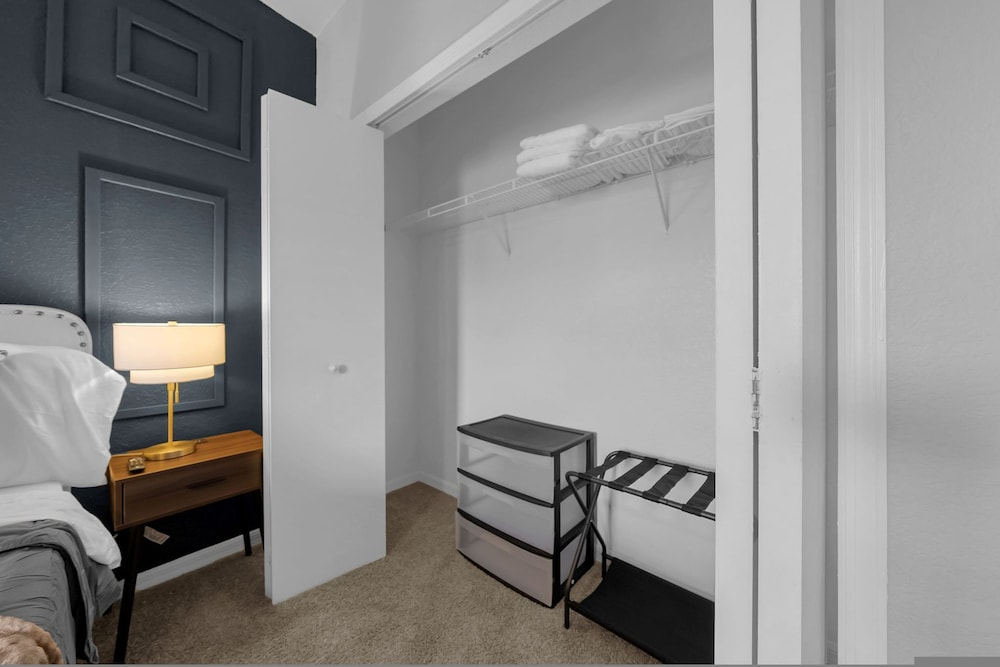 Modern 2BR Pool Gym Pet-friendly 12