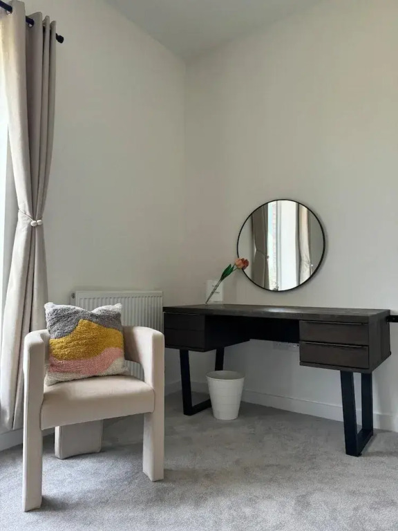 Apricot House- Cozy 2 Bedroom House in Birmingham