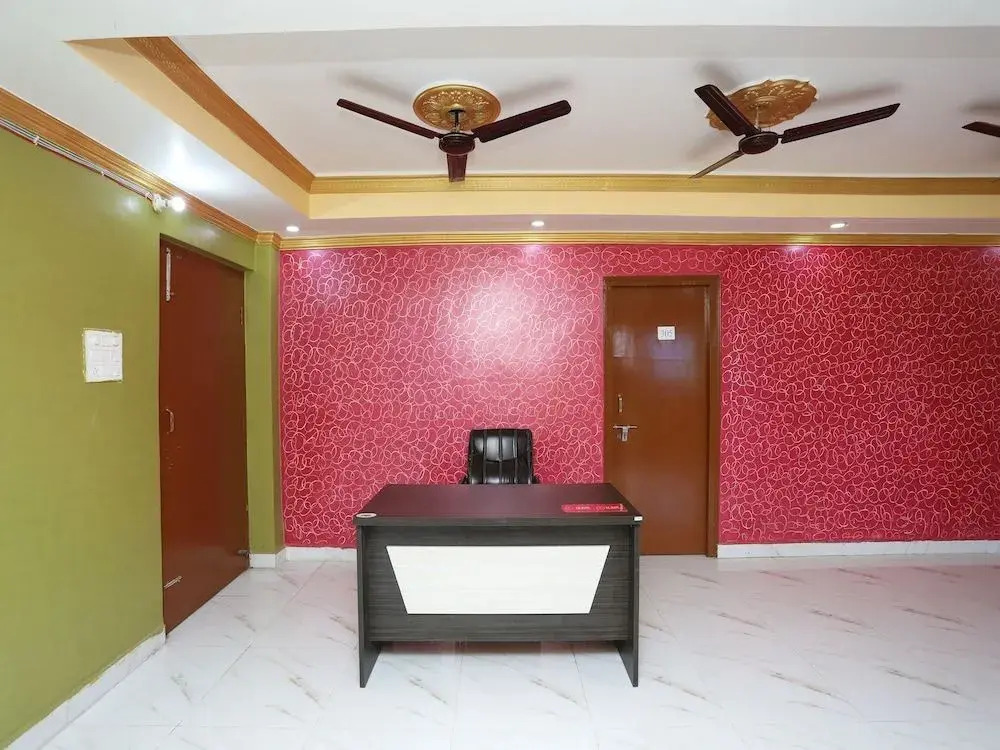 Oyo 23463 Ar Square