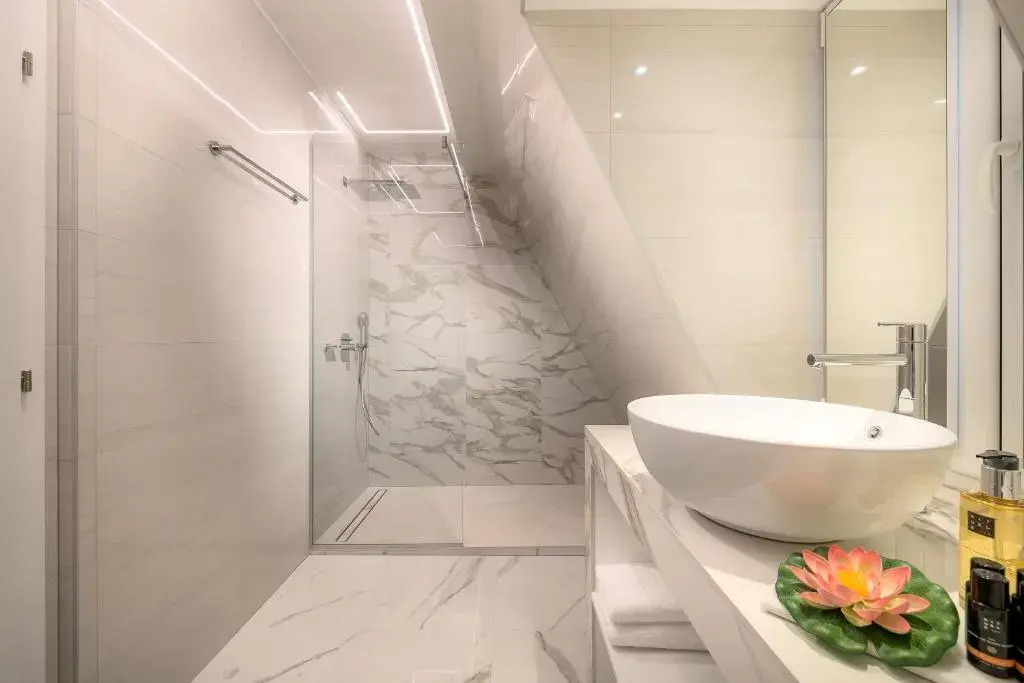 Flos Luxury Rooms