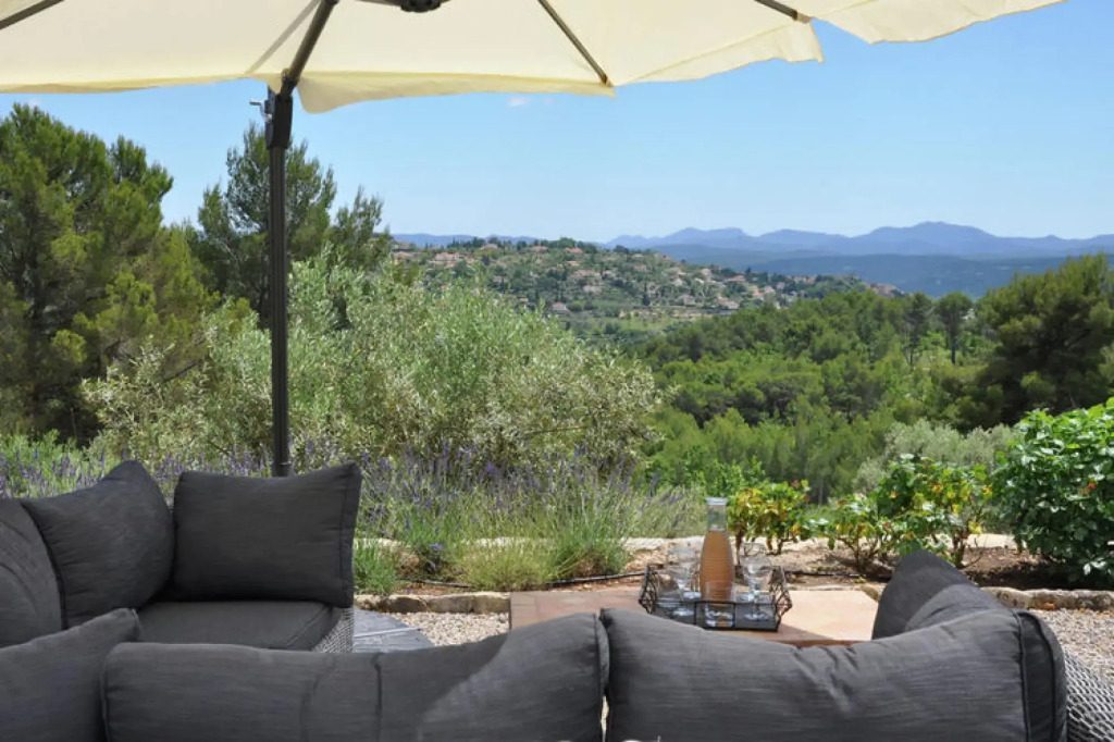 Provencal Air-conditioned Villa With Private Pool and Stunning Views