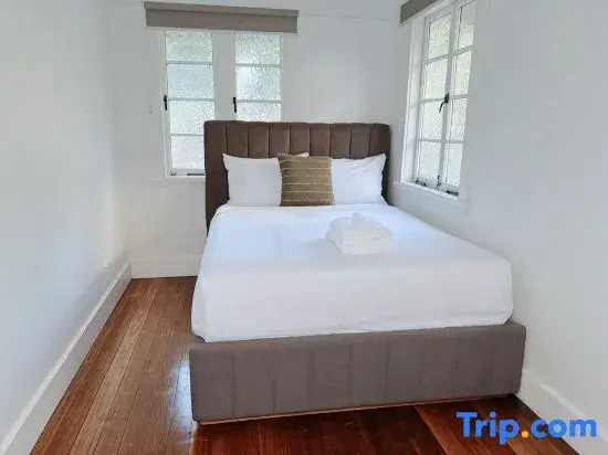 Walk to Southbank & Brisbane City | Art Deco House