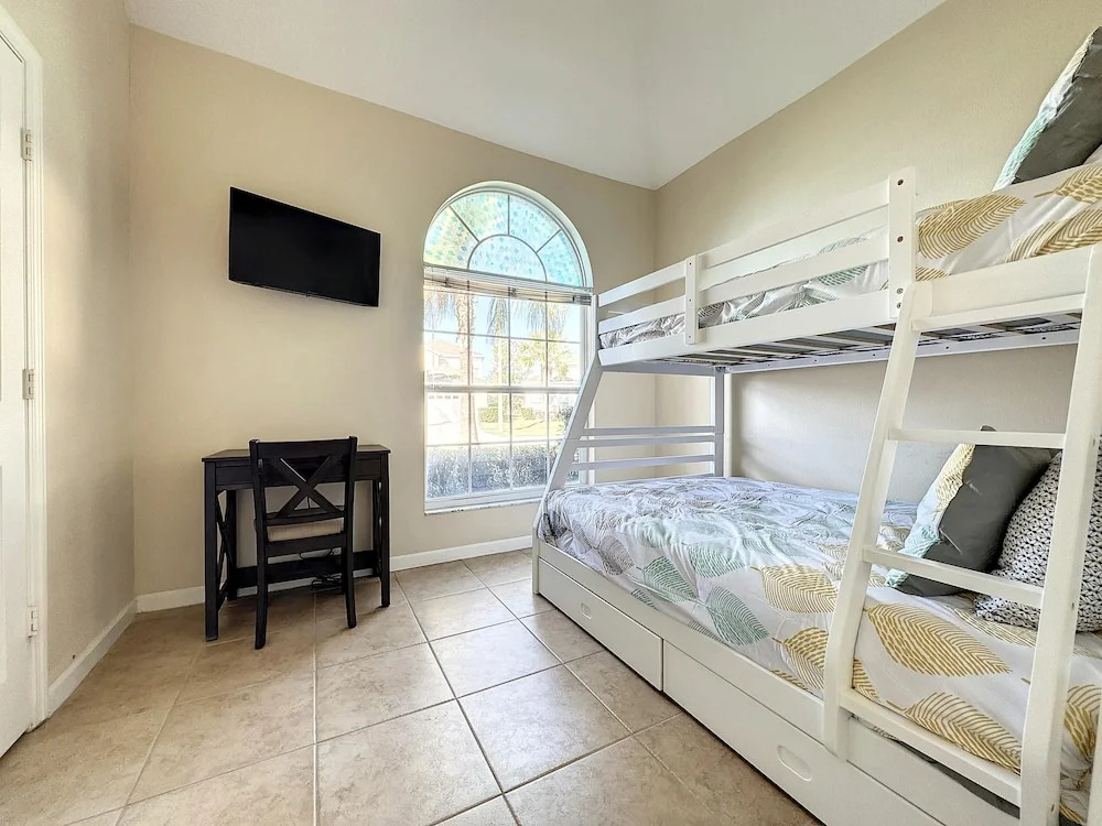 Luxury 6BD 3,5BA Pool Home in Windsor Palms Resort villa