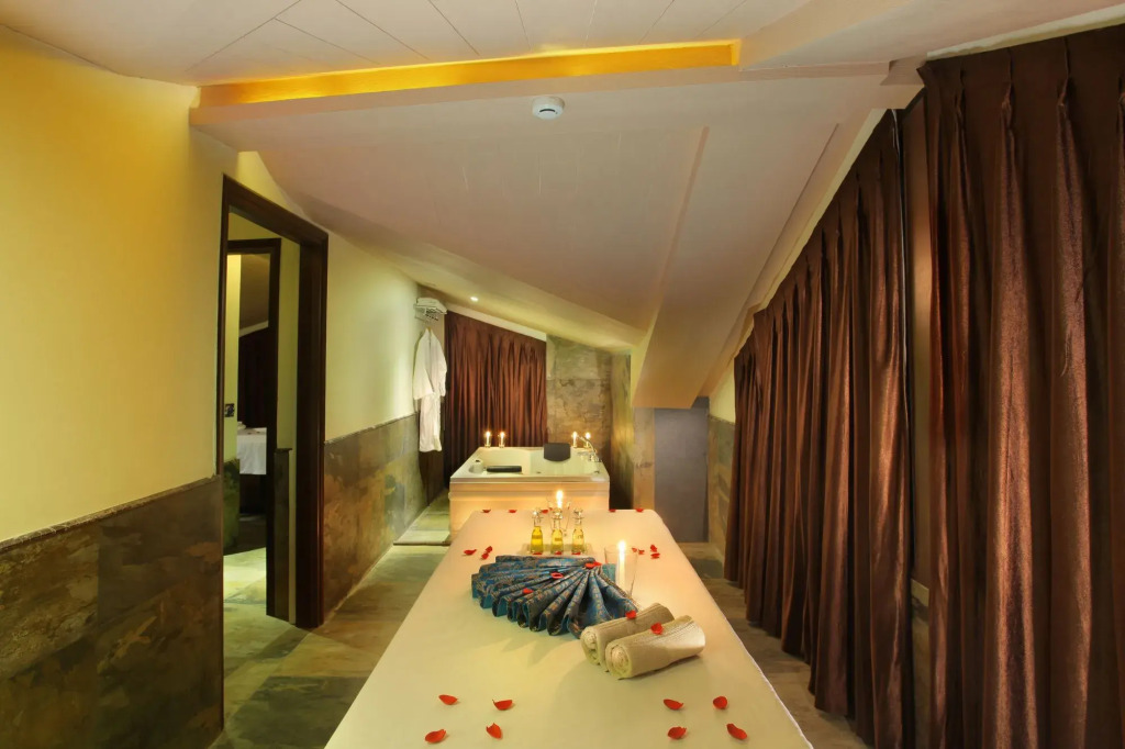 Marigold Sarovar Portico Shimla with Heated pool and AC Rooms-A Resort cottage and SPA