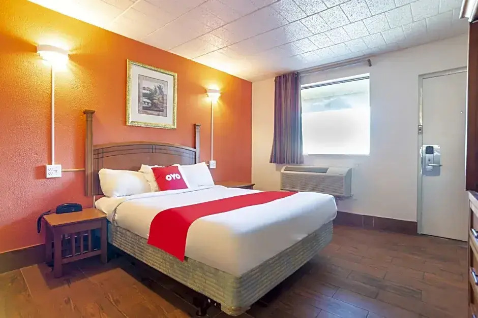 Oyo Hotel Baltimore Hwy 40